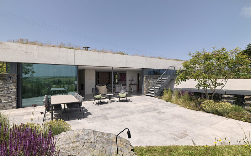 Slim sliding doors exterior
